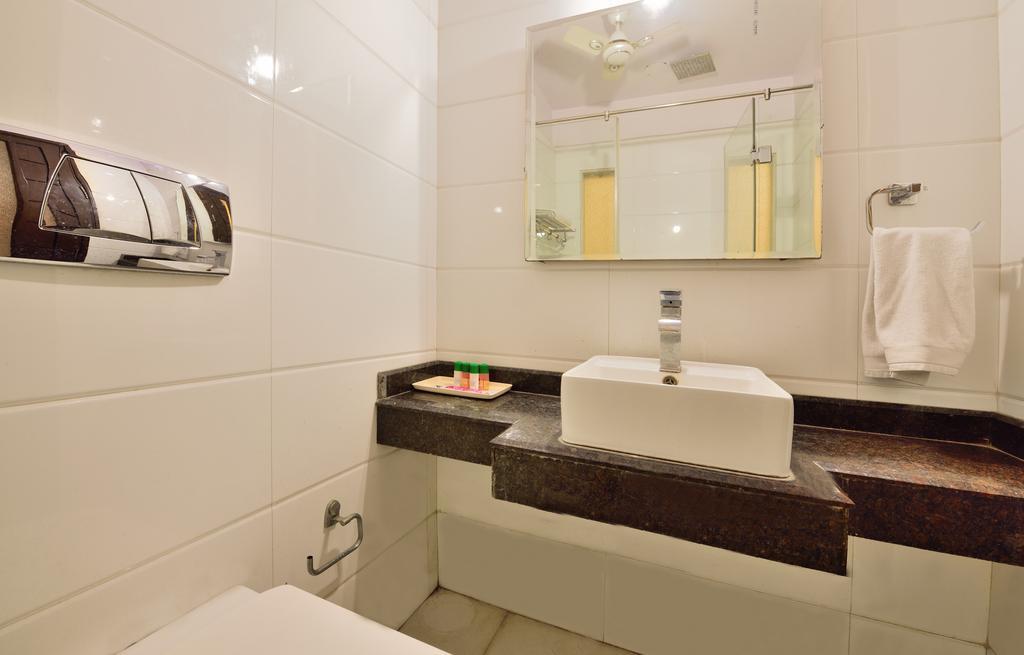 Hotel Taksh Inn Delhi  Luaran gambar
