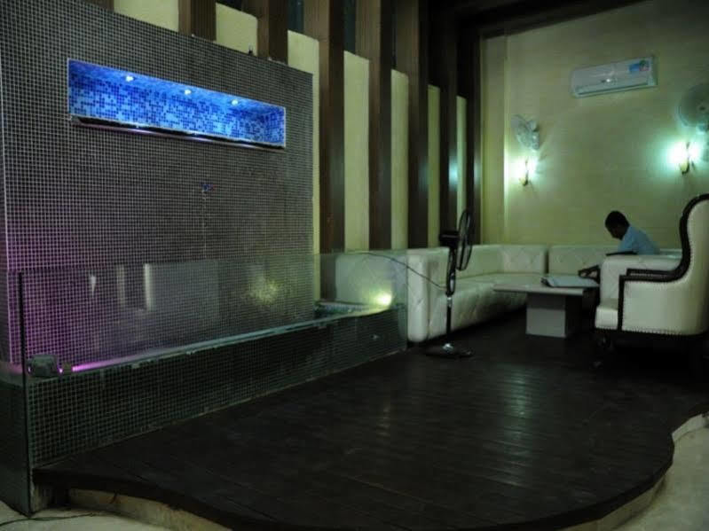 Hotel Taksh Inn Delhi  Luaran gambar